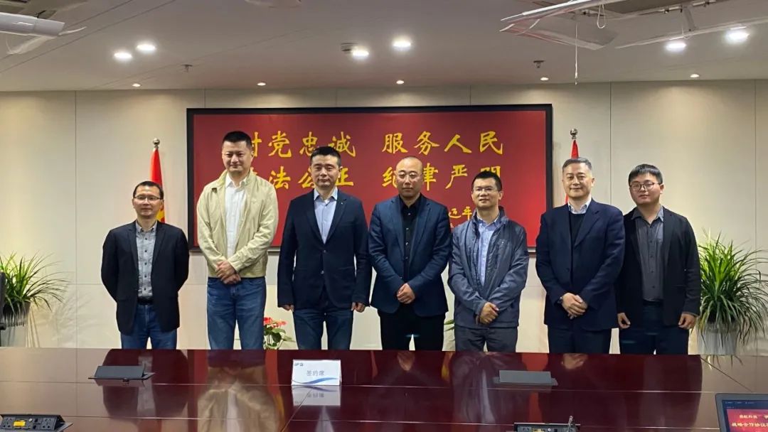 太阳成集团tyc122cc与浙公院签署战略合作协议