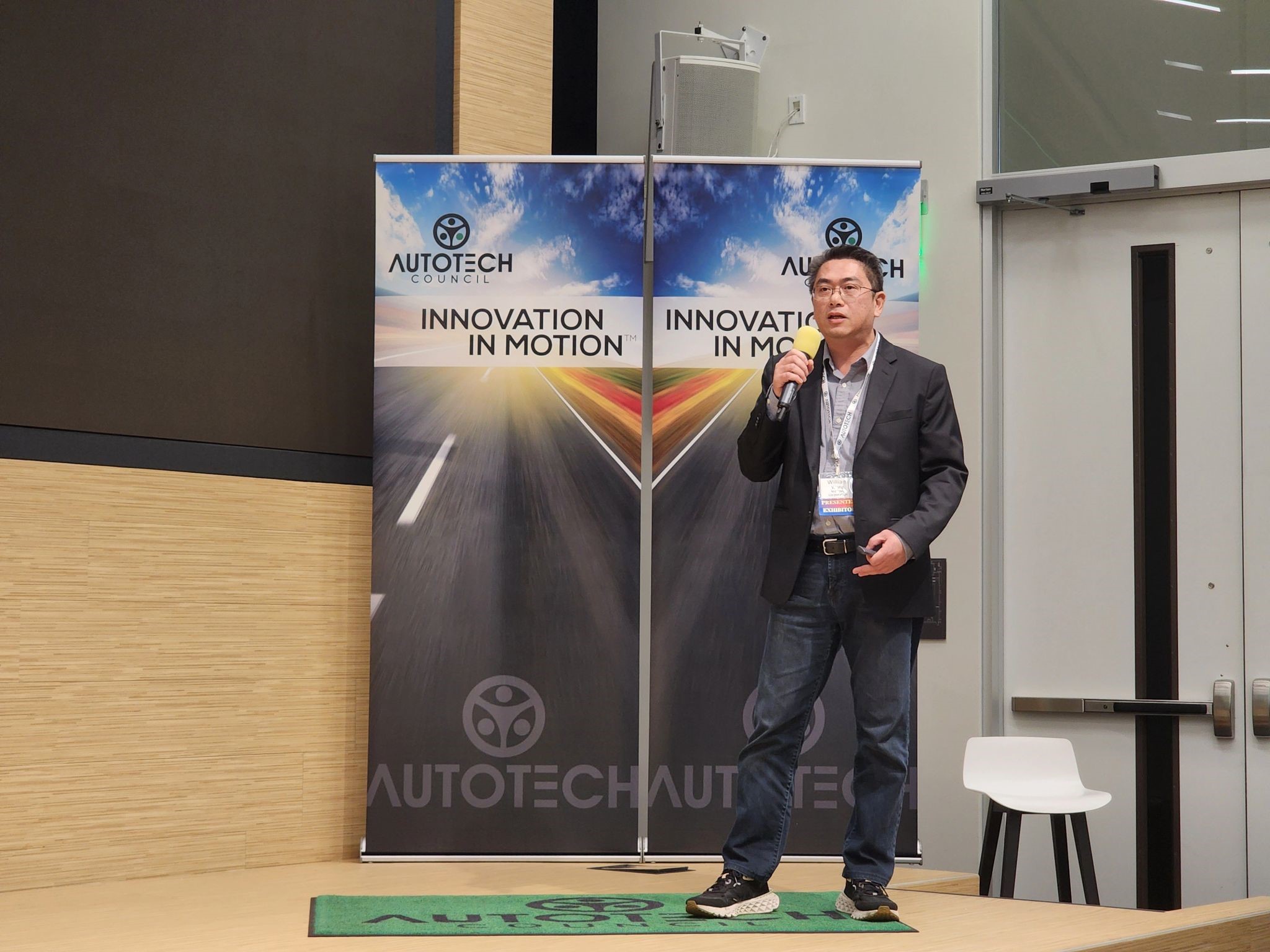 视听娱乐如何“上车”?当虹亮相硅谷汽车技术委员会论坛