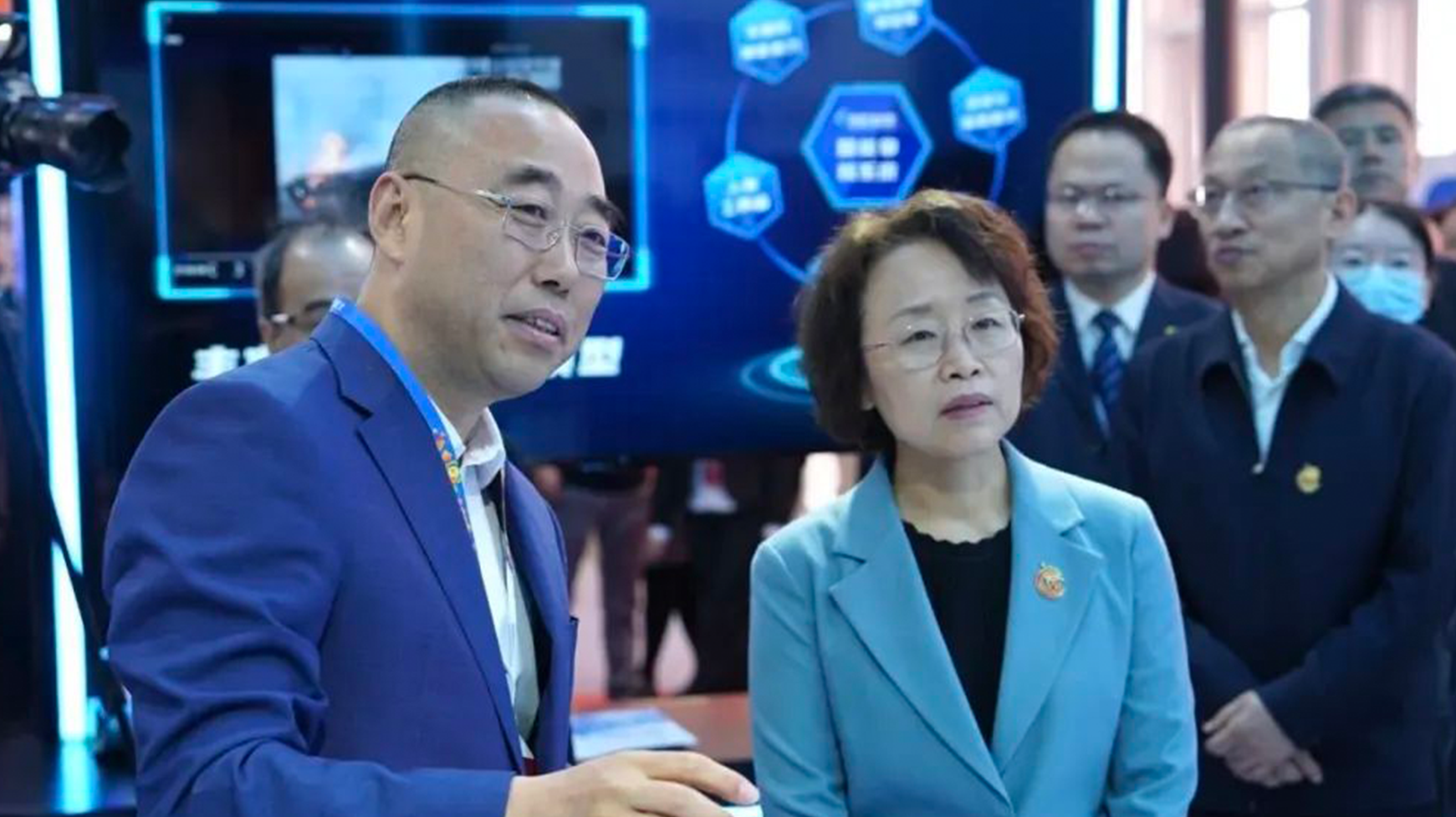 中宣部副部长、广电总局局长曹淑敏一行莅临太阳成集团tyc122ccCCBN